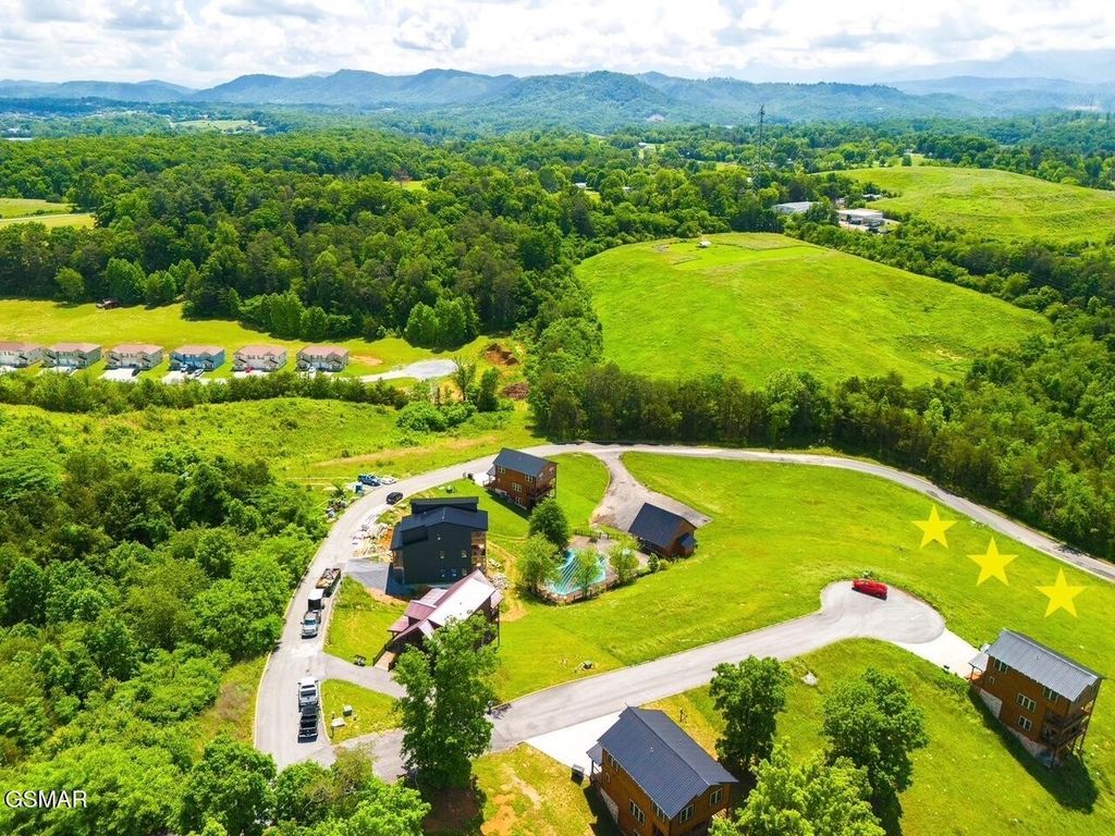 3 Bullwinkle Way, Sevierville