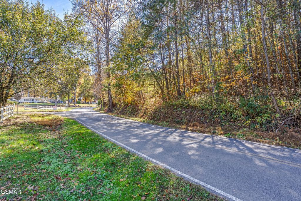 21 Green Hill Road, Dandridge