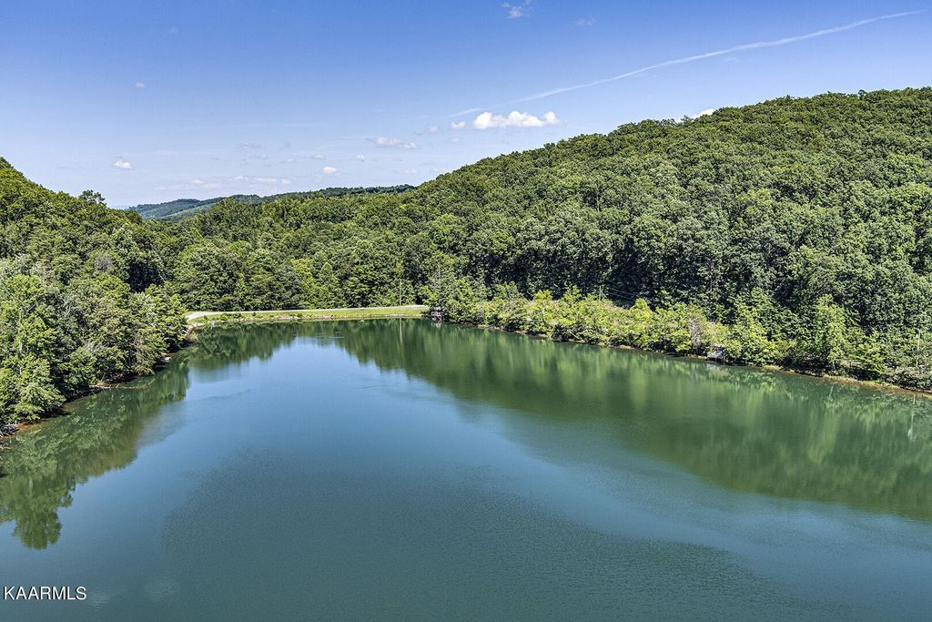 748 Laurel Lake Circle, Madisonville