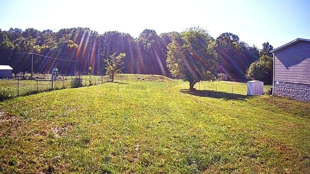 93 Pawnee Dr, Bradyville