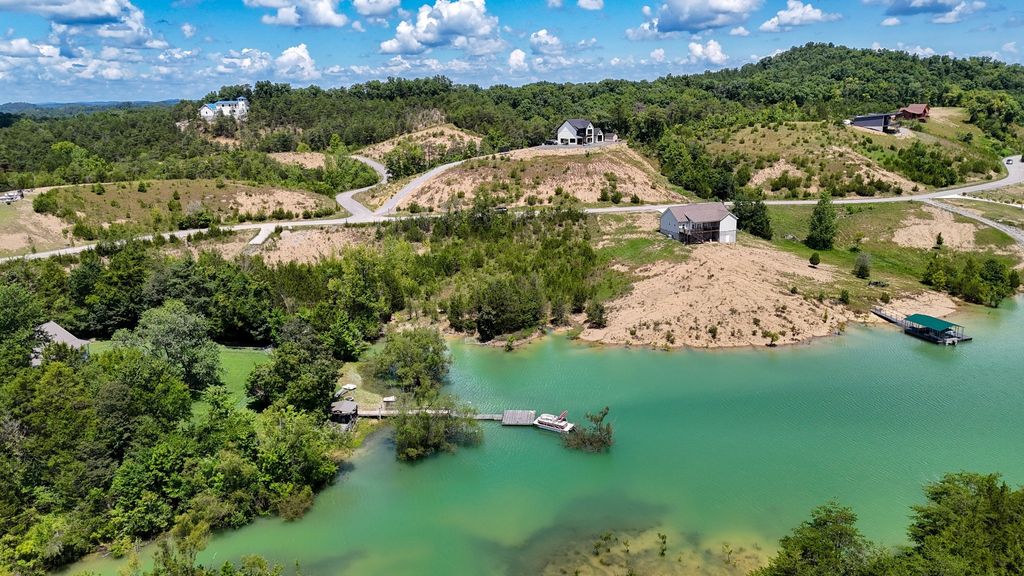 2 Emerald Pointe Blvd, Dandridge