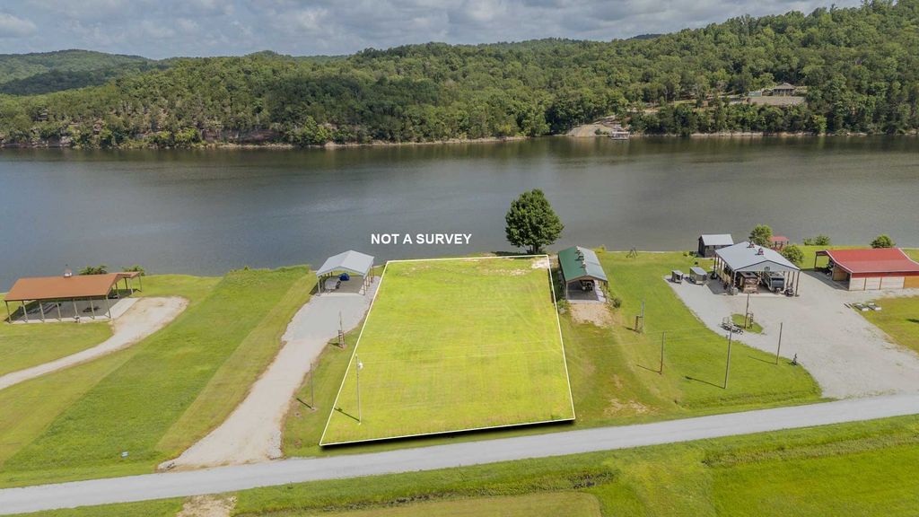 648 River Front Dr, Clifton