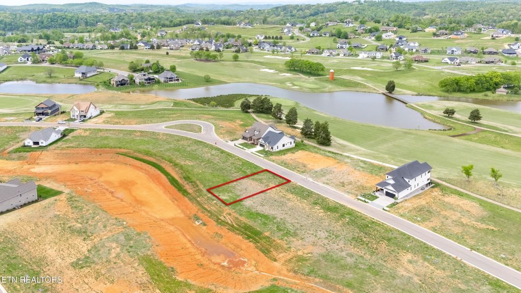 696 Black Bear Circle, Loudon