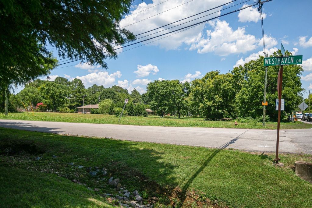 8356 Highway 100, Nashville