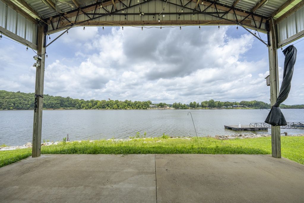 987 River Front Dr, Clifton