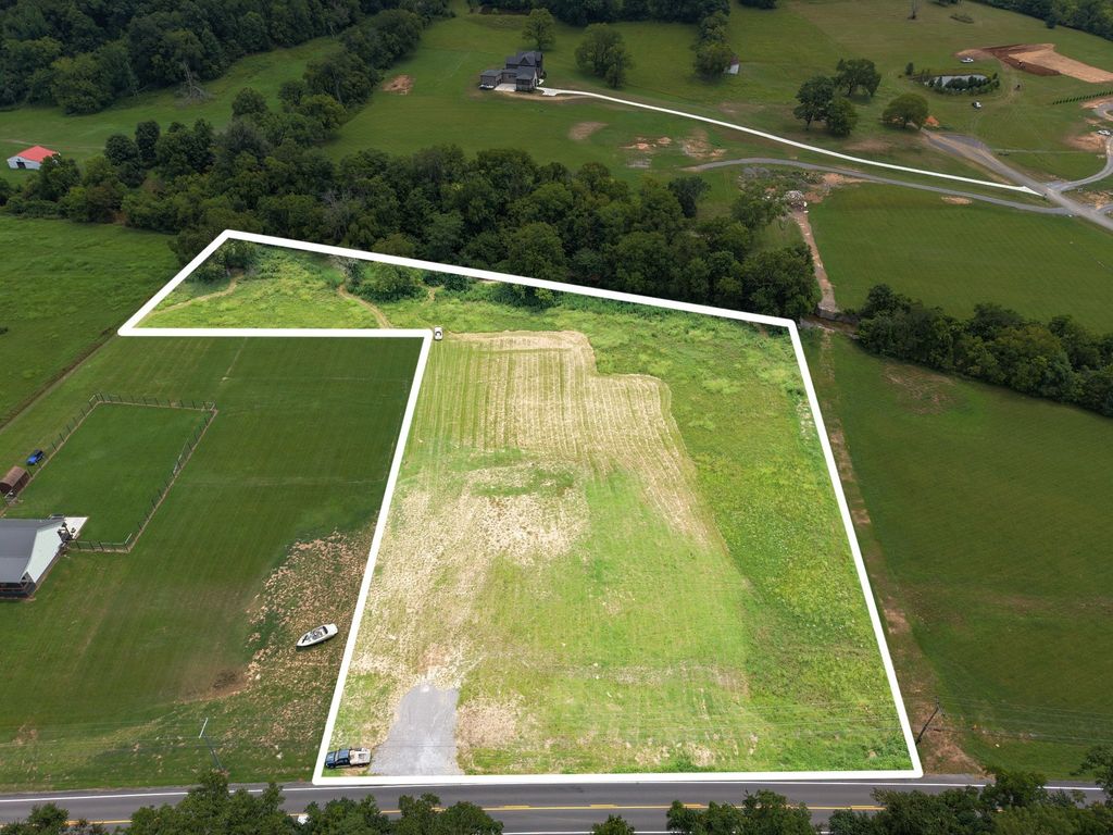 2630 New Hope Rd, Hendersonville