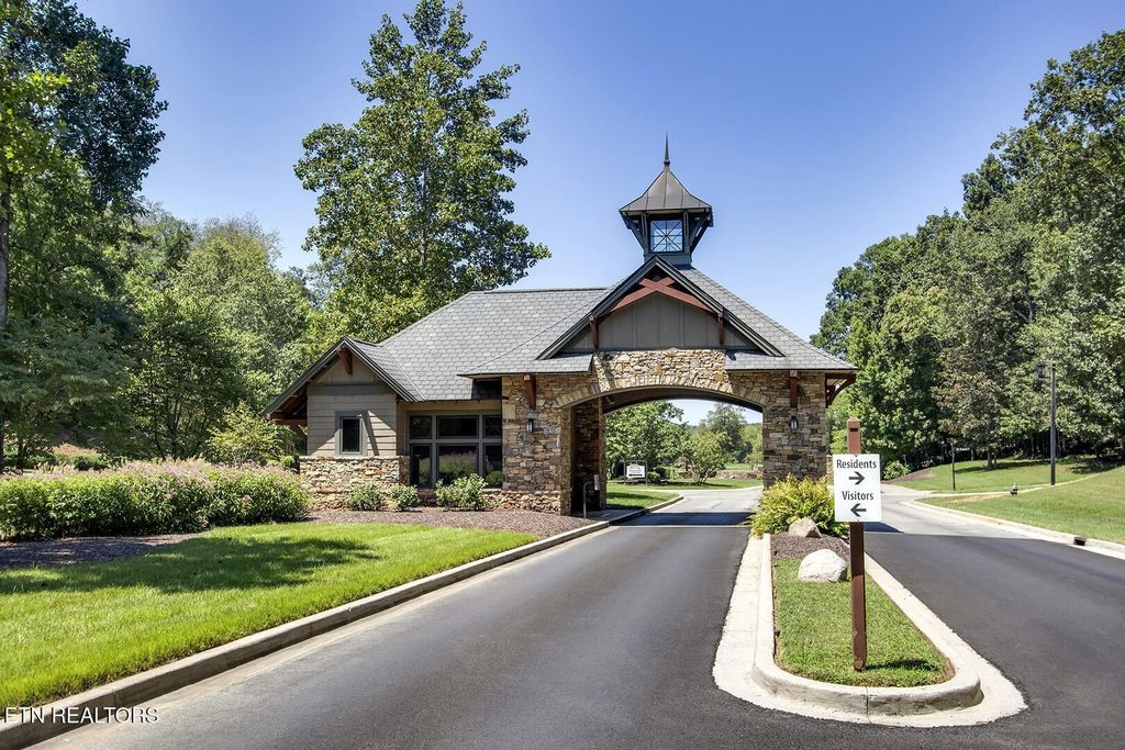 942 Black Rock Run, Loudon