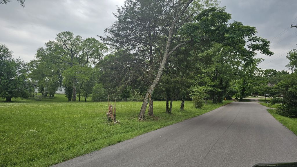 194 Cranwill Dr, Hendersonville