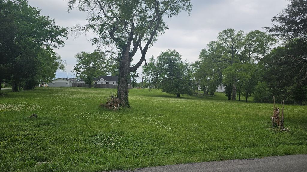 190 Cranwill Dr, Hendersonville