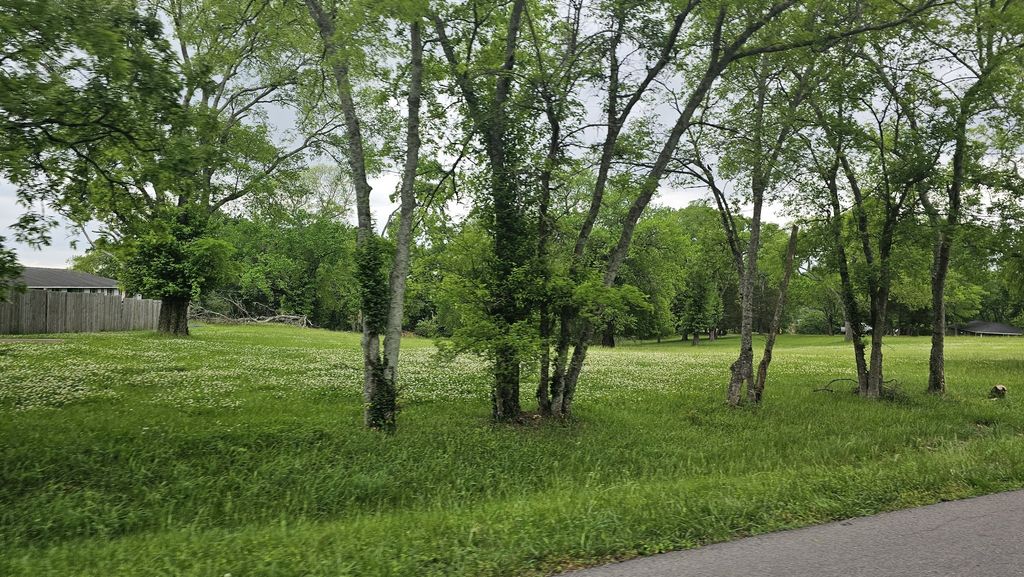 198 Cranwill Dr, Hendersonville