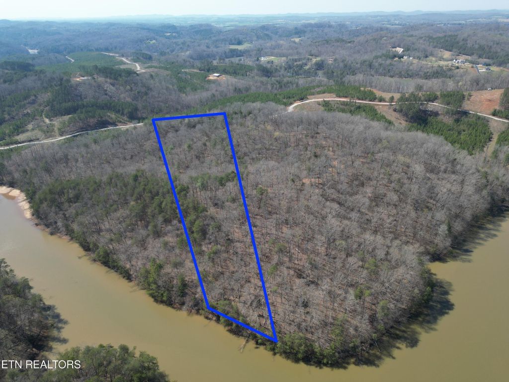 8 Winding Tr, Madisonville