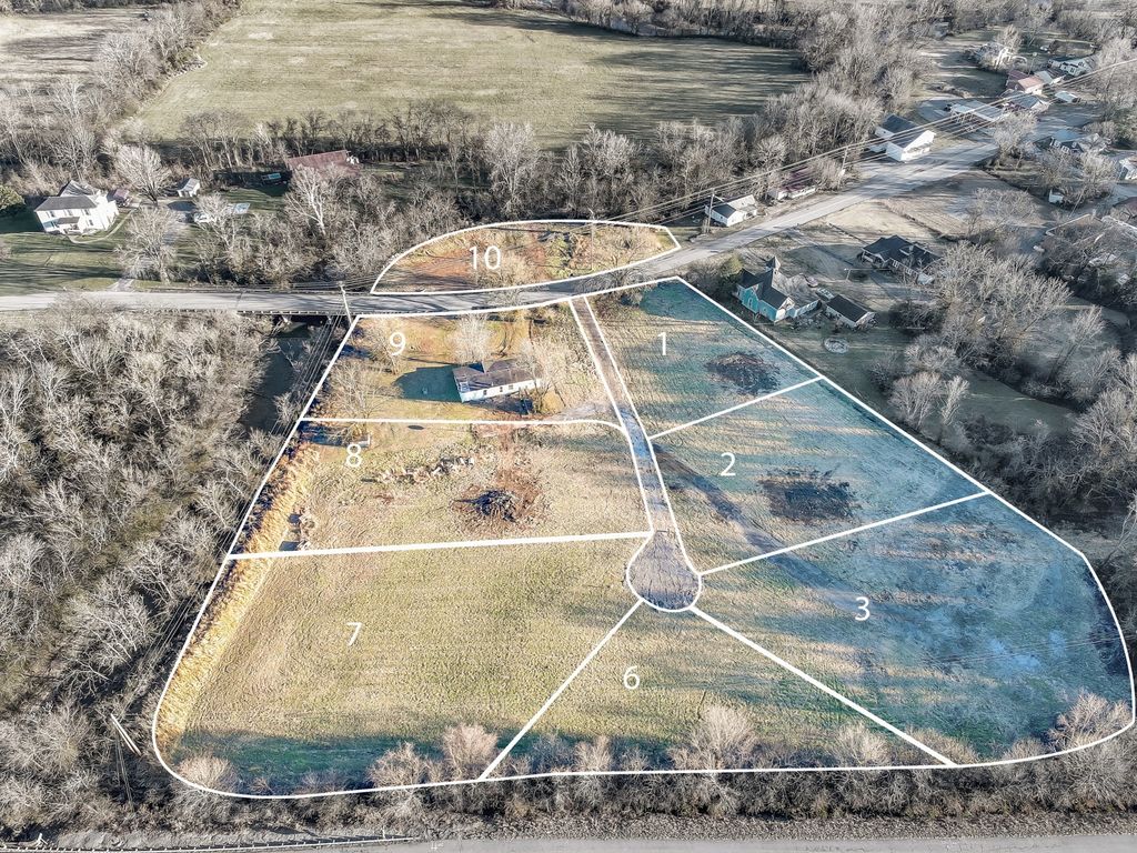 617 Old Highway 31 E 3, Bethpage
