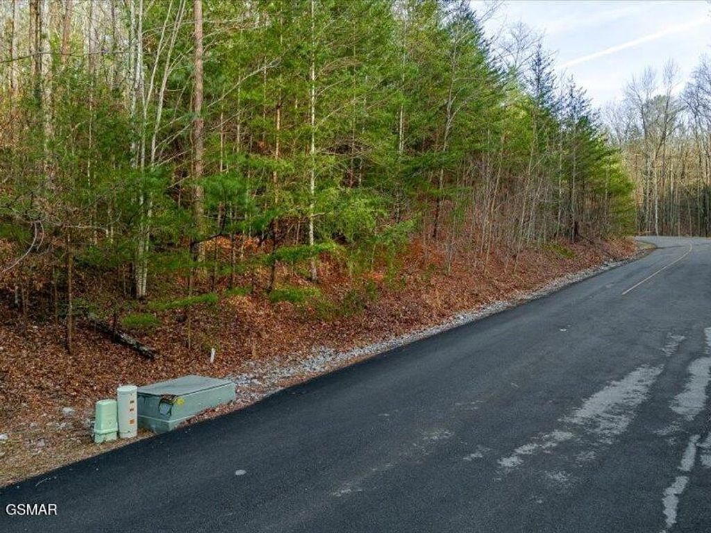 50 Harvest Moon Road, Sevierville