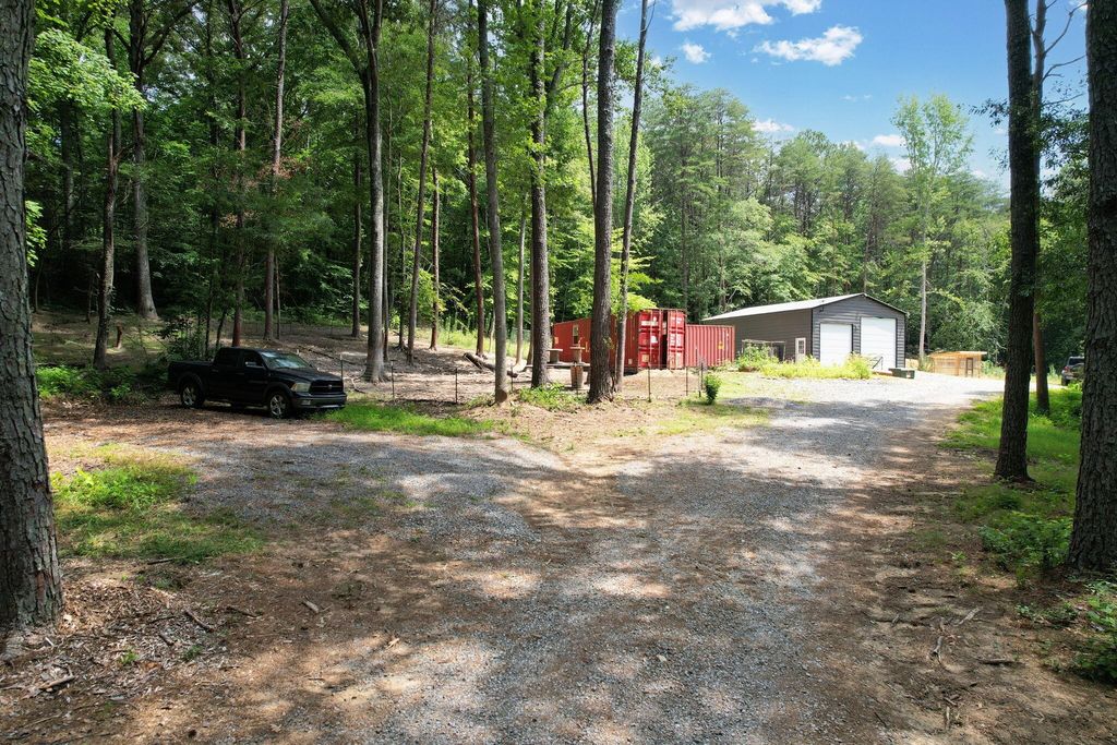 686 Welcome Valley Road, Benton