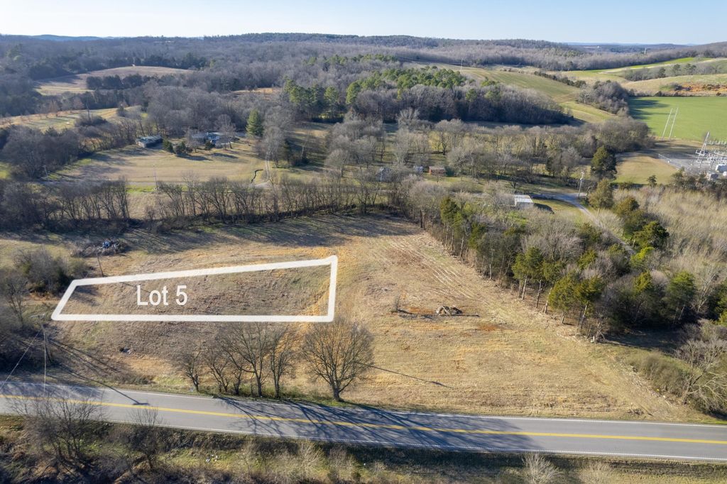 5 Highway 11 S, Riceville
