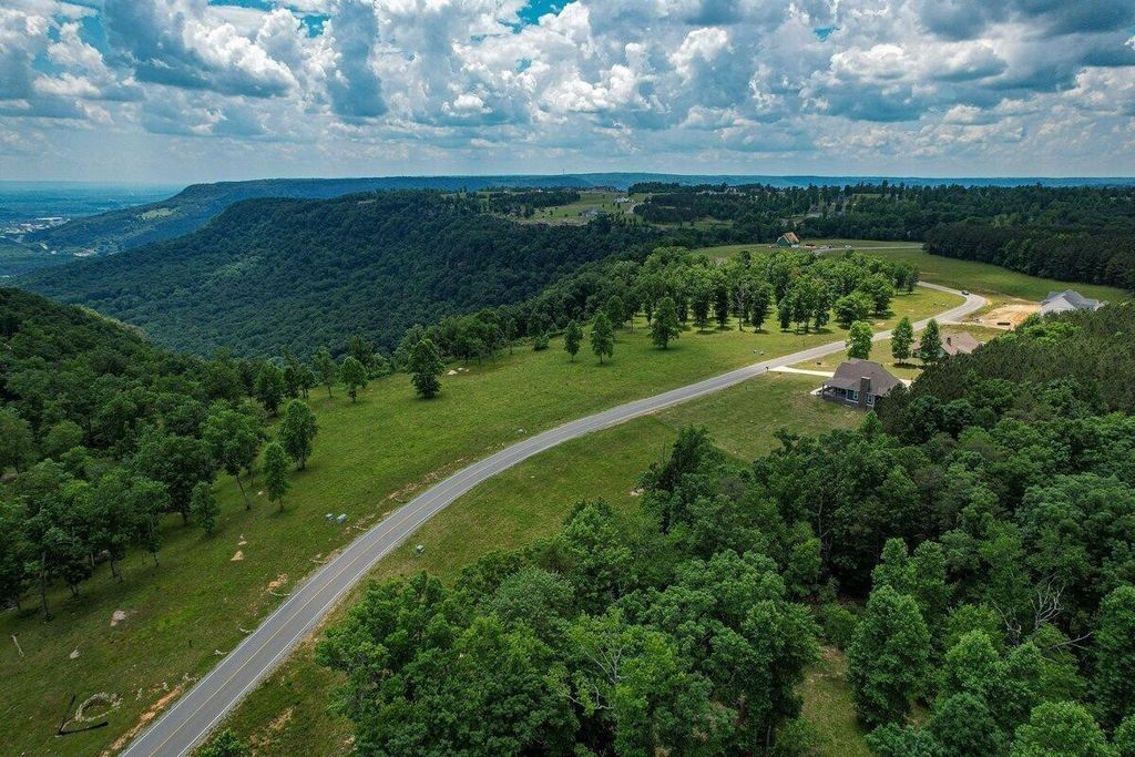 815 River Bluffs Drive, Jasper