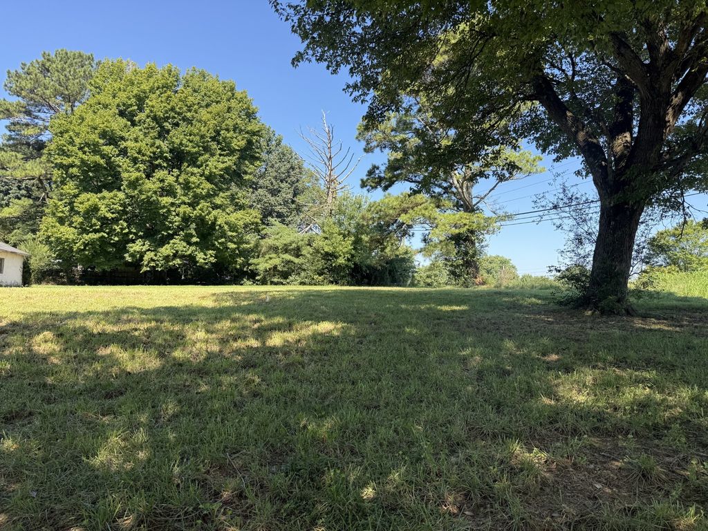 120 Meadow Ln Se, Cleveland