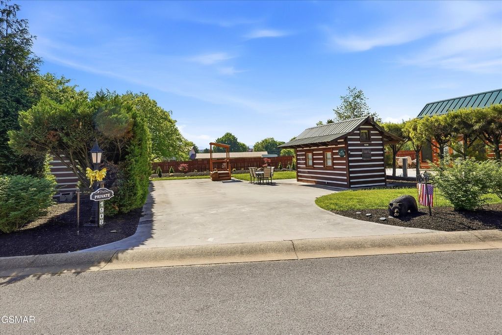 1908 Lizi Loop Way, Sevierville