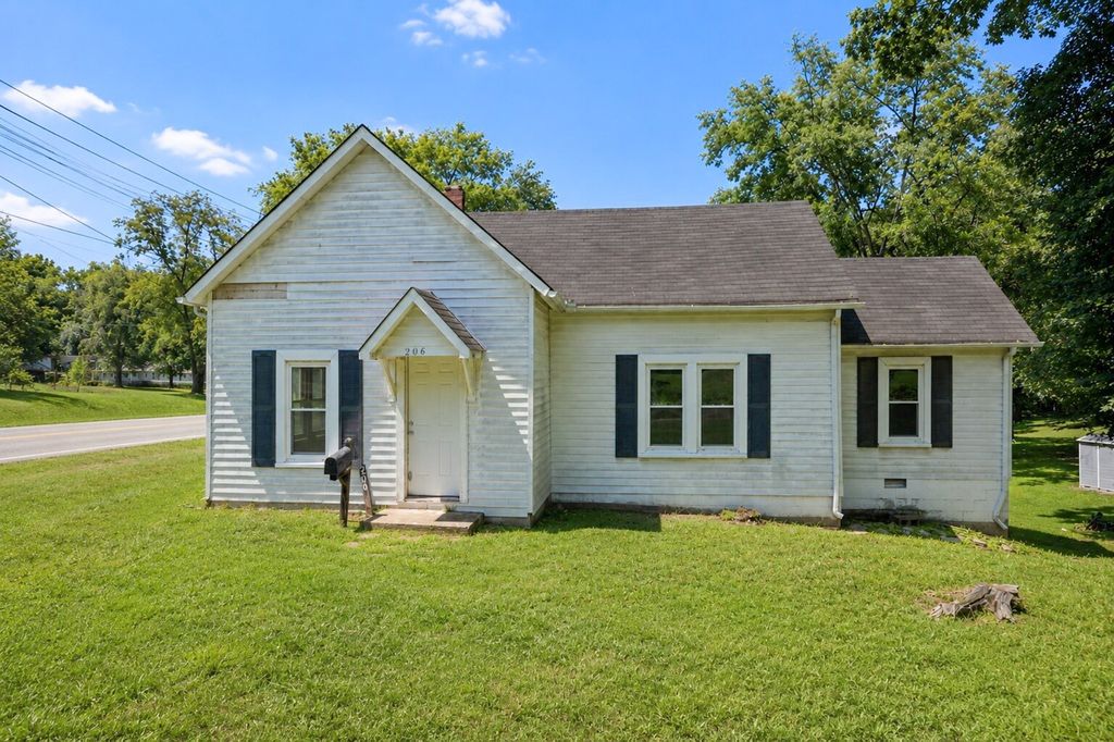 206 Freeman Ave, Dickson