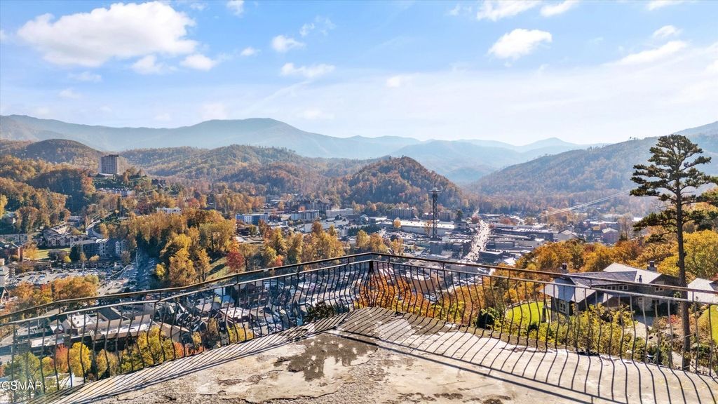 345 Greystone Heights Road, Gatlinburg