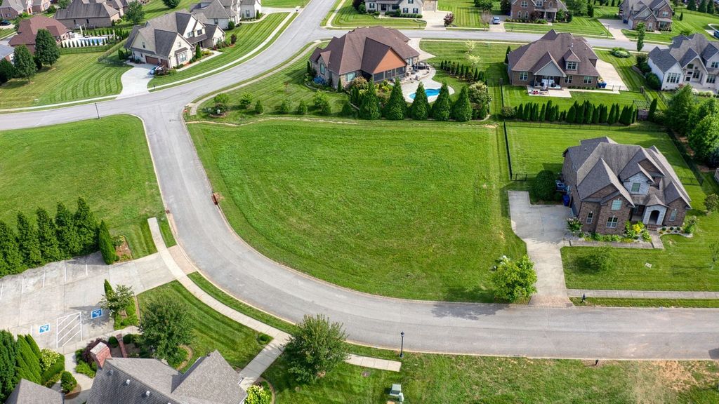 216 Hutchins Camp Trce, Clarksville