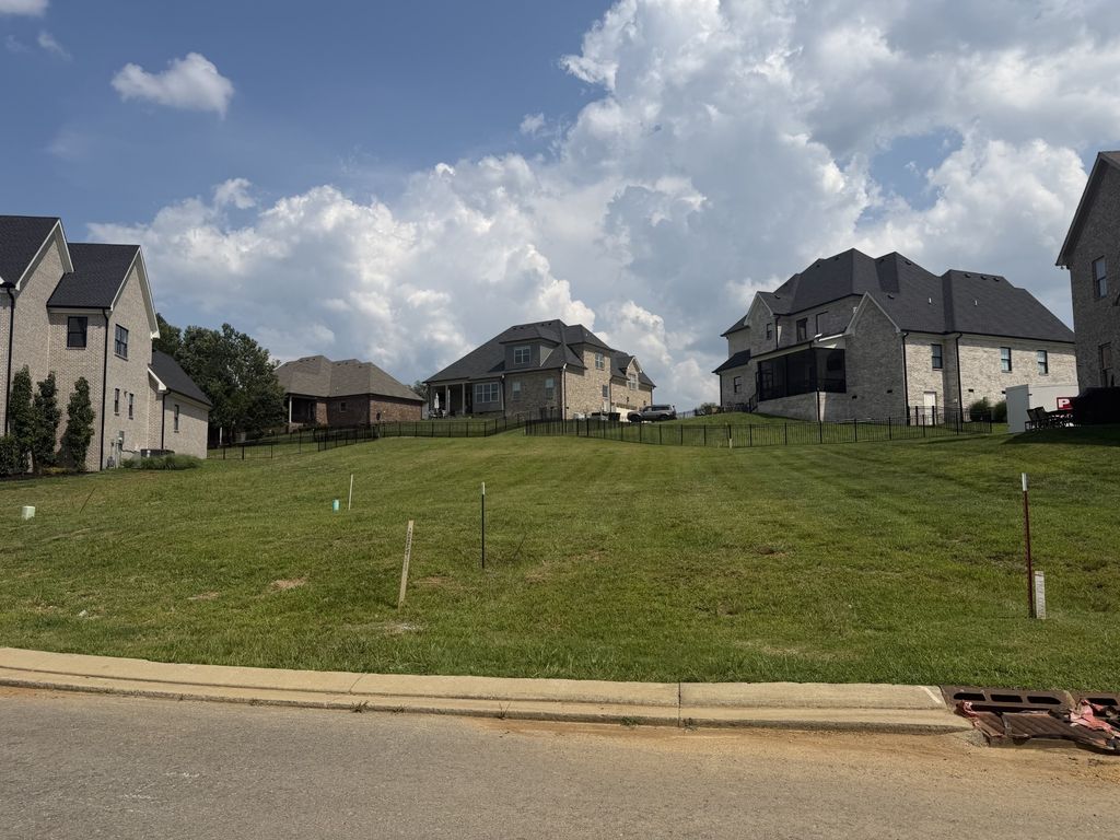 102 Wherry Ct, Hendersonville