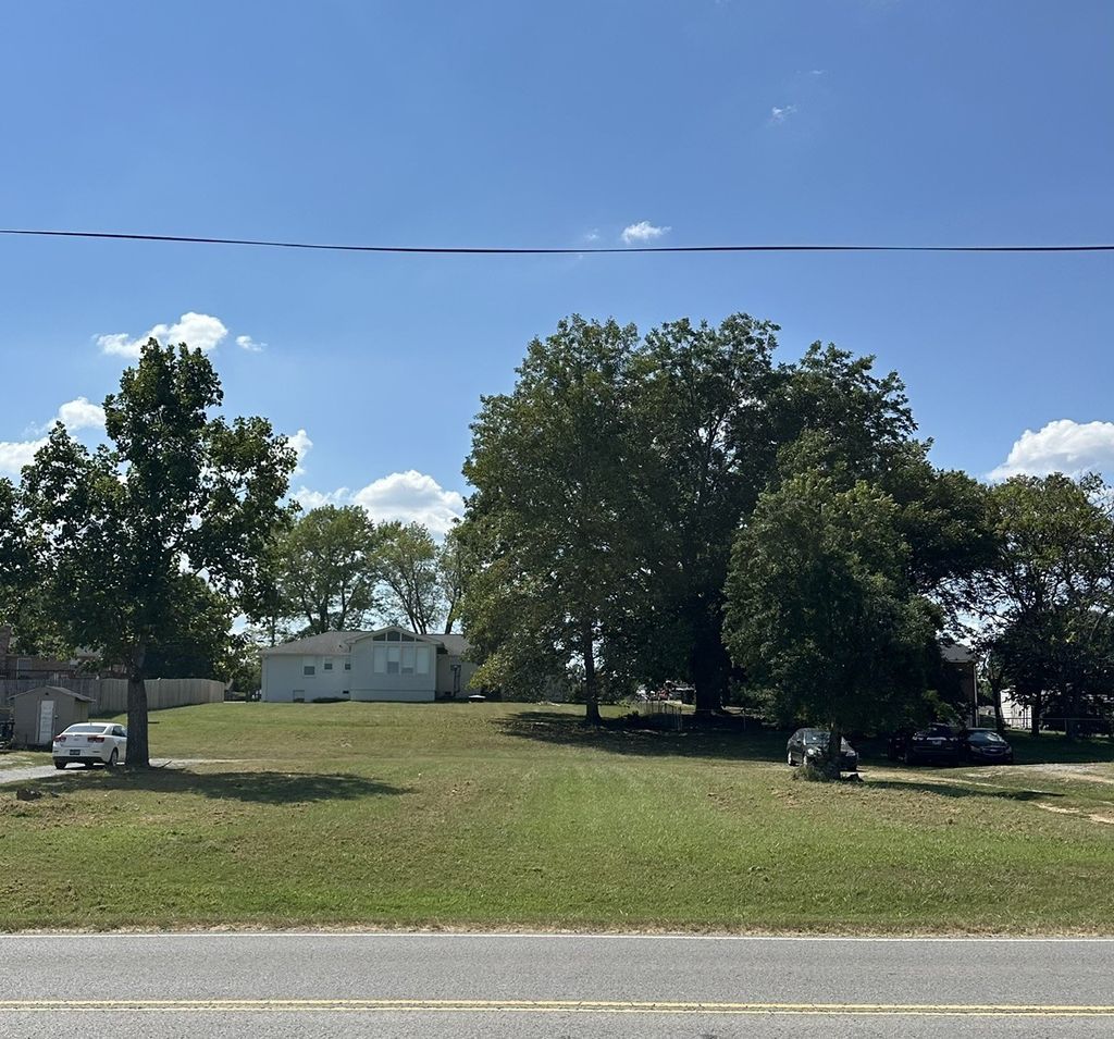 206 Anderson Ln, Hendersonville