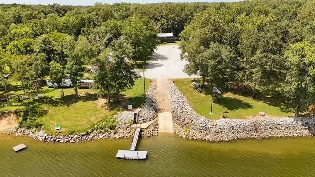 954 Stokes Ln, Bath Springs