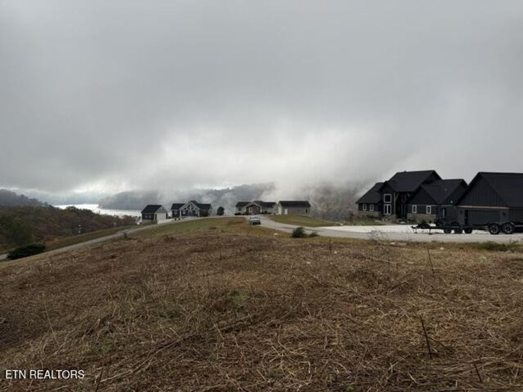 64 Pinnacle Lane, La Follette