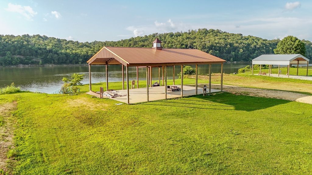 753 River Front Dr, Clifton