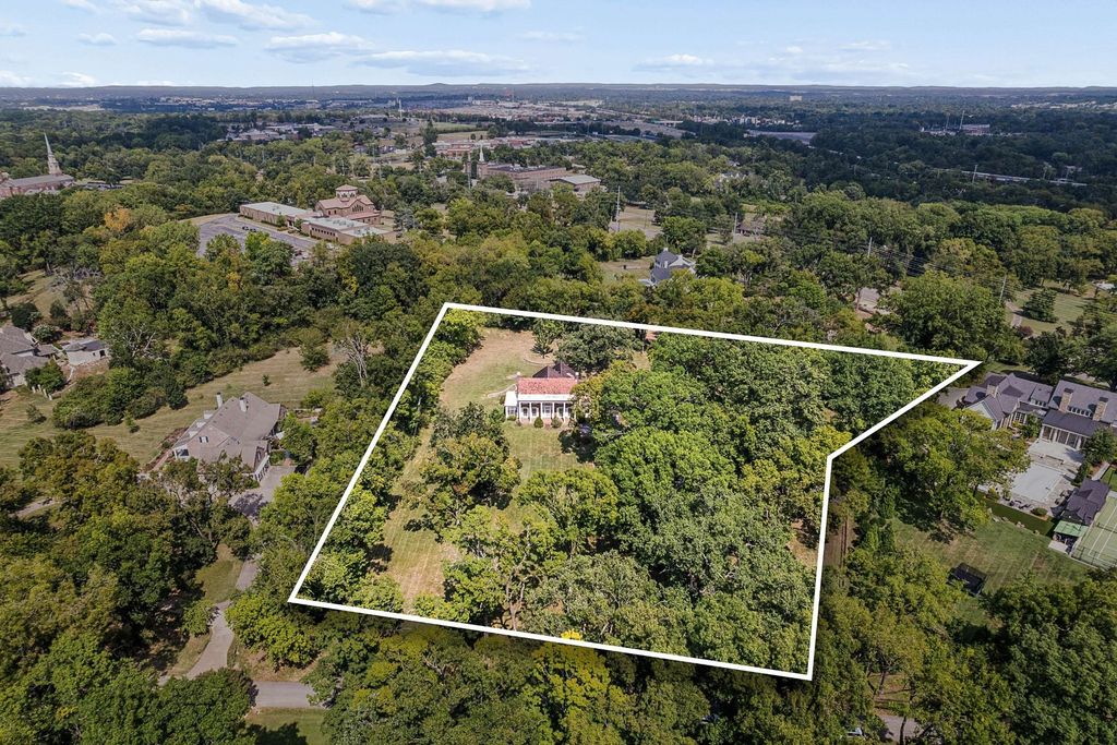 820 Overton Ln, Nashville