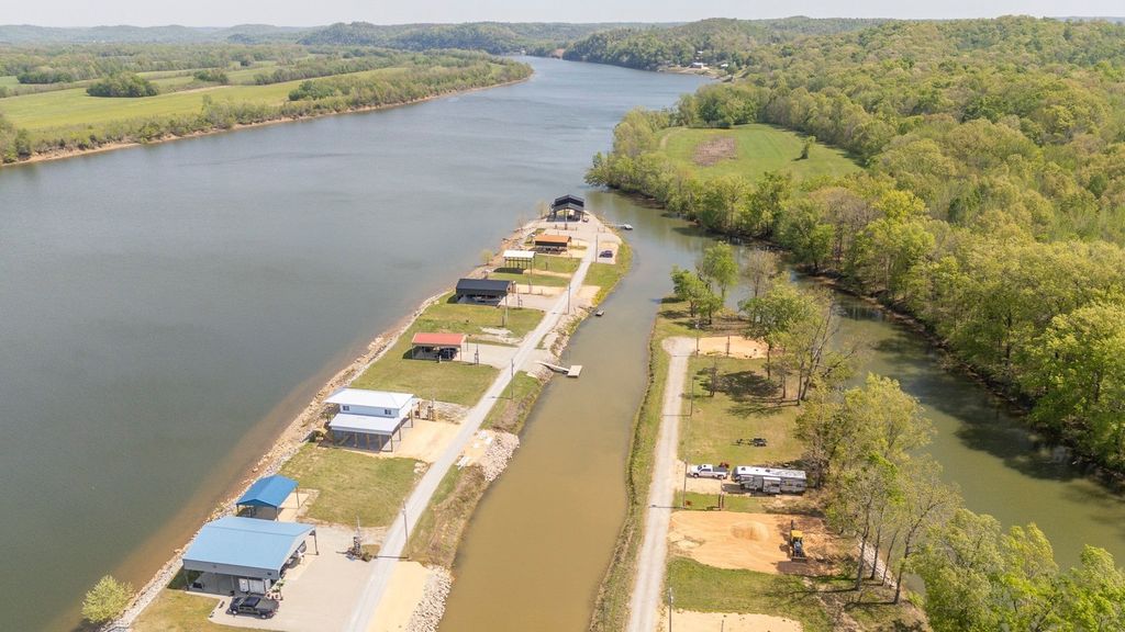 1089 River Front Dr, Clifton