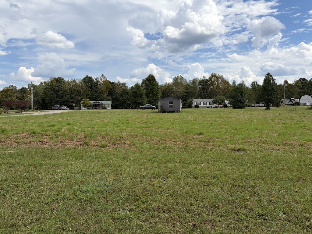 188 Pioneer Rd, Hohenwald