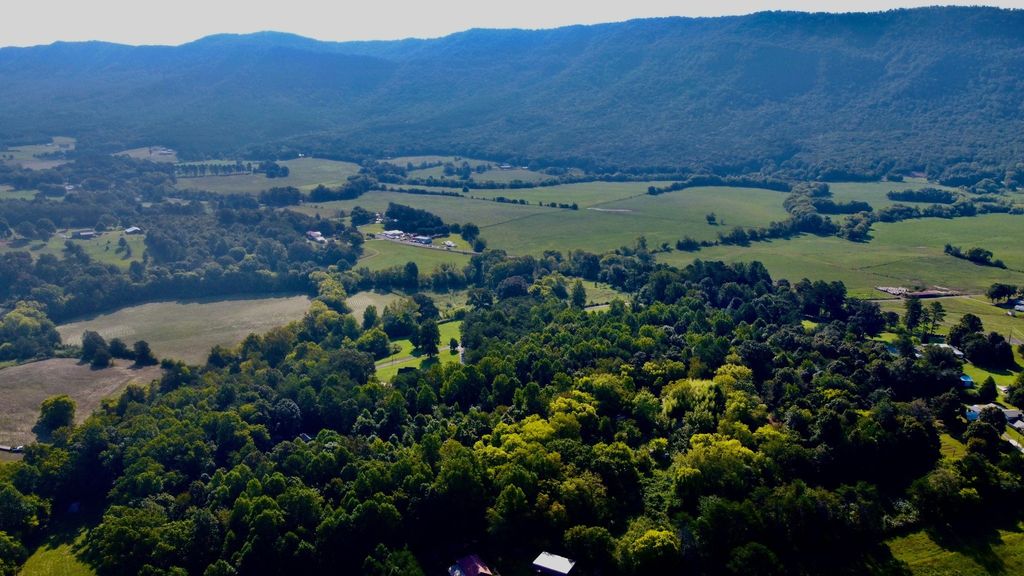 210 County Road 488, Etowah