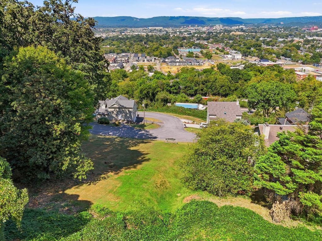1720 S Crest Manor Lane, Chattanooga