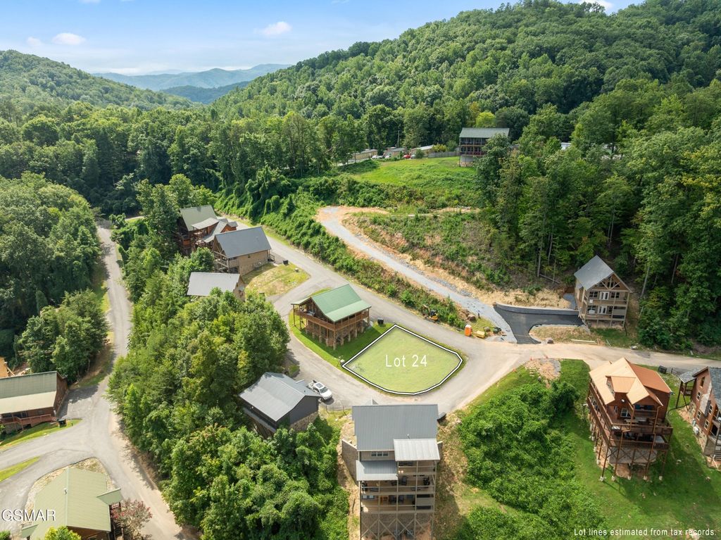 24 Pine Peak Way, Pigeon Forge