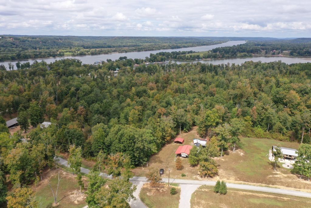 52 Cardinal Hollow Rd, Linden