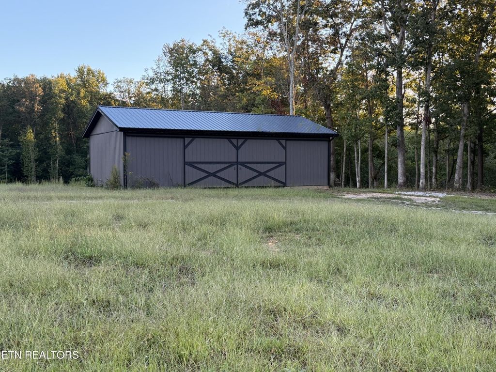 1 Taylor Place Rd, Jamestown
