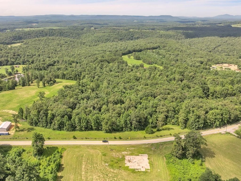 2 Nashville Hwy, Deer Lodge