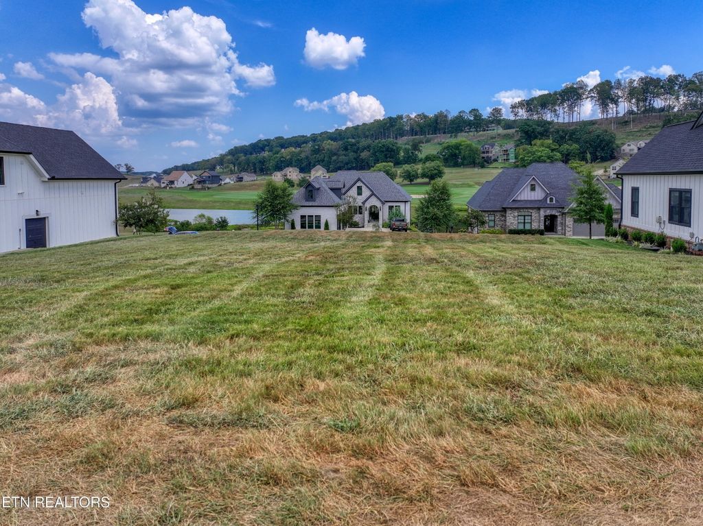 397 Old Barn Lane, Loudon