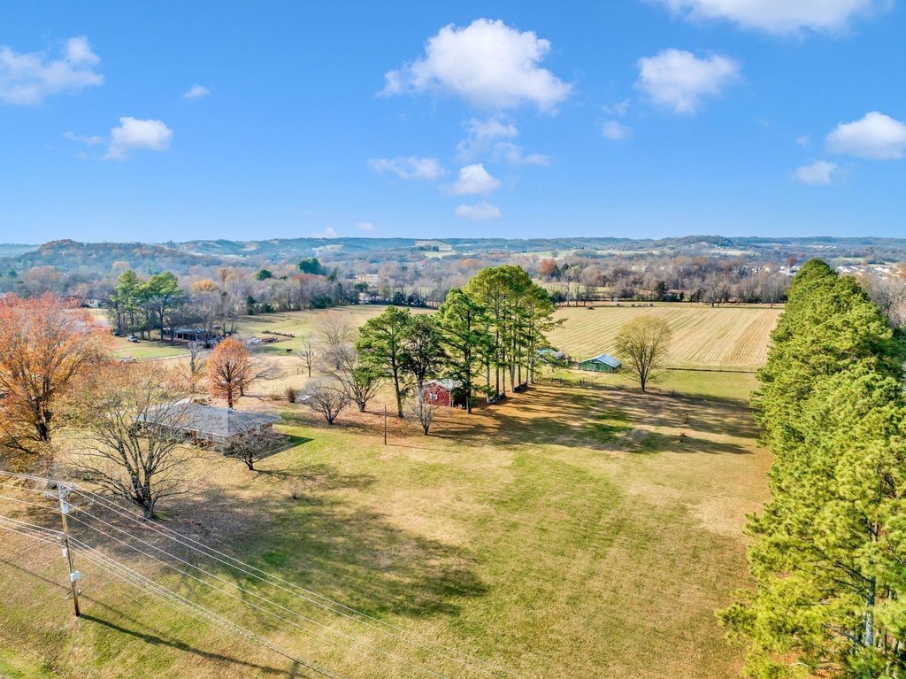 2345 Nashville Hwy, Columbia