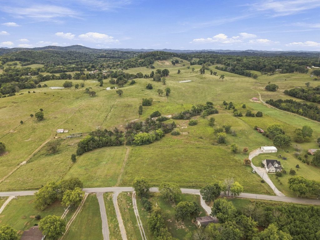 6 Cedar Bluff Rd, Lebanon
