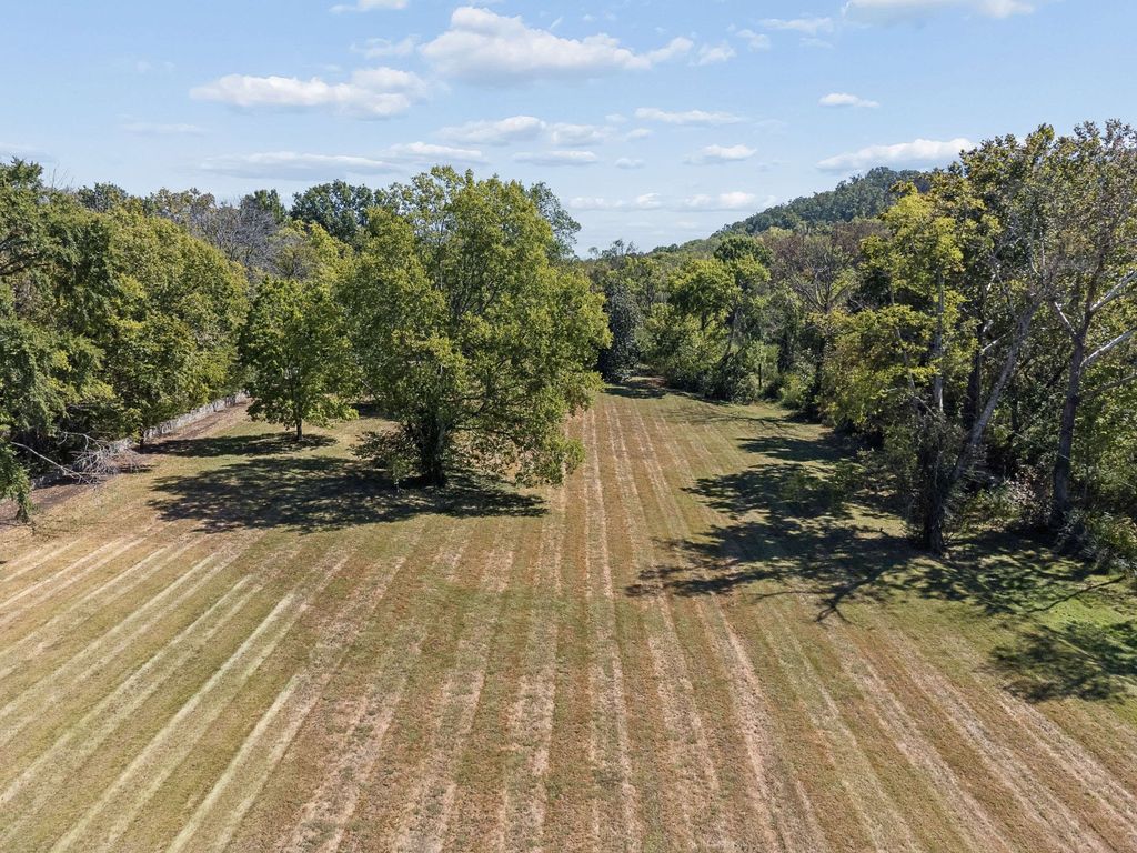 5826 Hillsboro Pike, Nashville