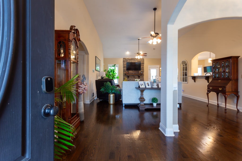 2984 Hartley Drive, Clarksville Property Listing MLS® 2656277