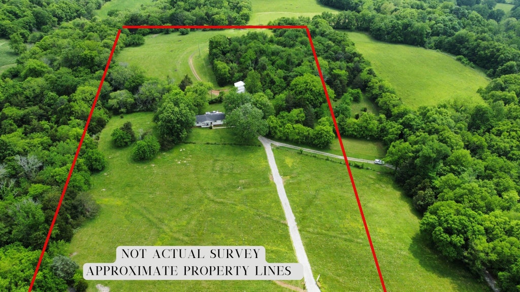 6877 Choctaw Rd, College Grove Property Listing MLS® 2656590