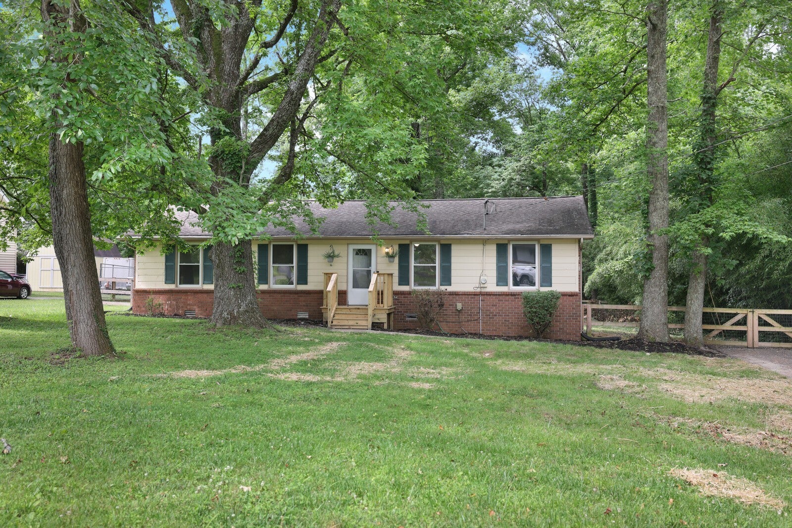 2024 Old Greenbrier Pike Greenbrier TN MLS 2670113