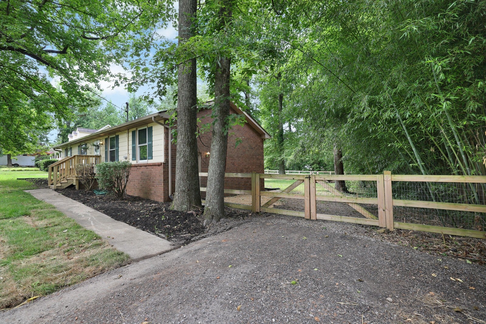 2024 Old Greenbrier Pike Greenbrier TN MLS 2670113