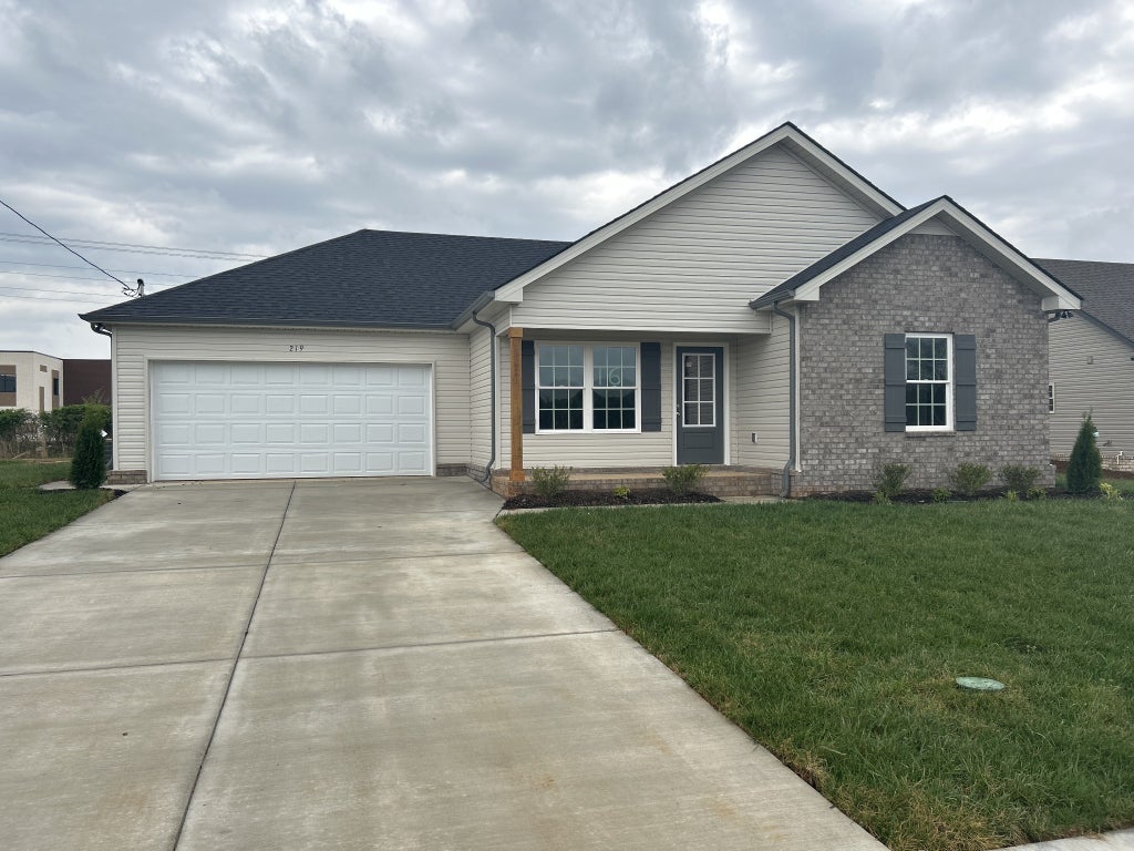 103 Meadowbrook Dr, Shelbyville