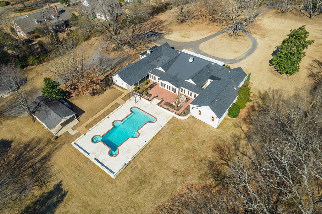 222 Country Club Ln, Jackson