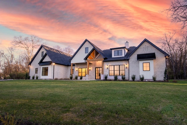 542 Cumberland Hills Dr, Hendersonville